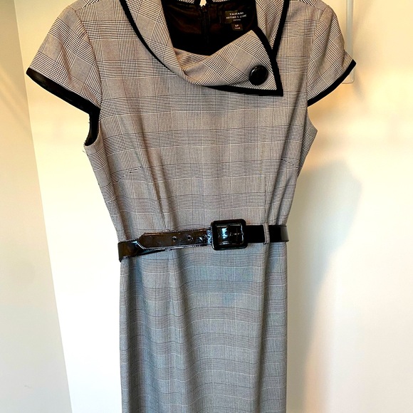 Tahari Dresses & Skirts - Tahari dress, perfect for work or event
